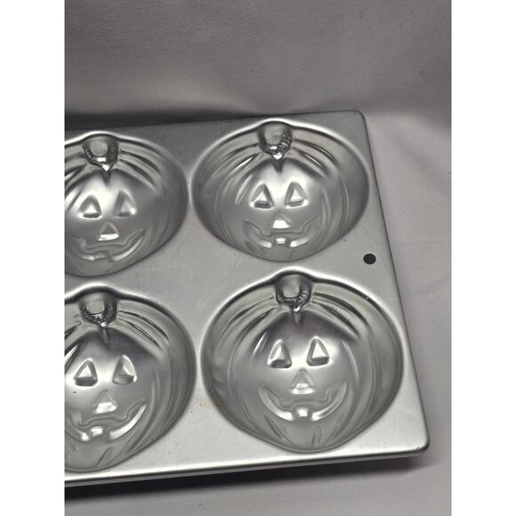 Wilton Vintage Halloween Pumpkin Cupcake Pan 1983 Cake Muffin Baking Mold - Picture 4 of 9